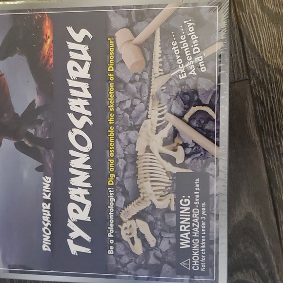 Dig & Discover Dinosaur King Tyrannosaurus Dig and Assembly Kit - Brand New - Picture 2 of 8